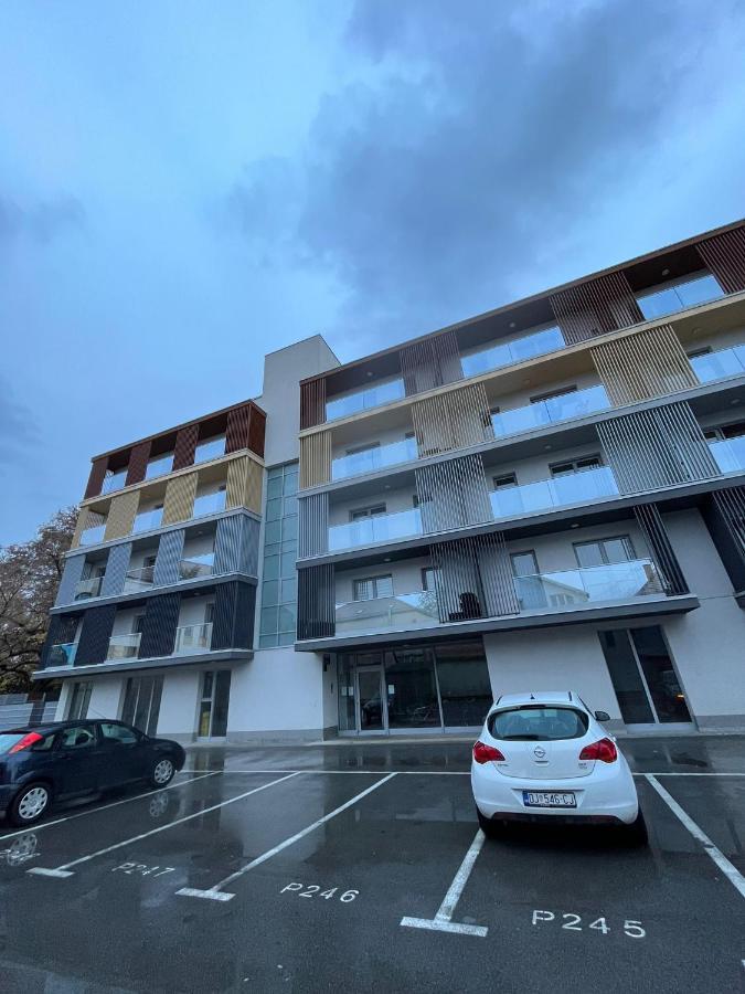 Studio Apartman Implex Lägenhet Ðakovo Exteriör bild