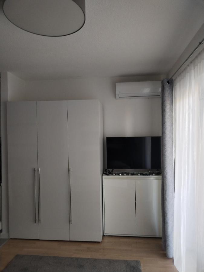 Studio Apartman Implex Lägenhet Ðakovo Exteriör bild